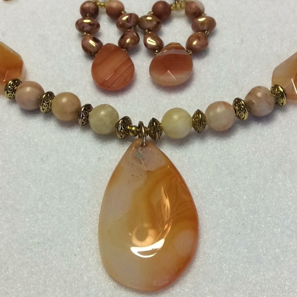 FINAL SALE PRICE Hand Beaded Peach/Cream Necklace & Earring Set - Picture 3 of 5